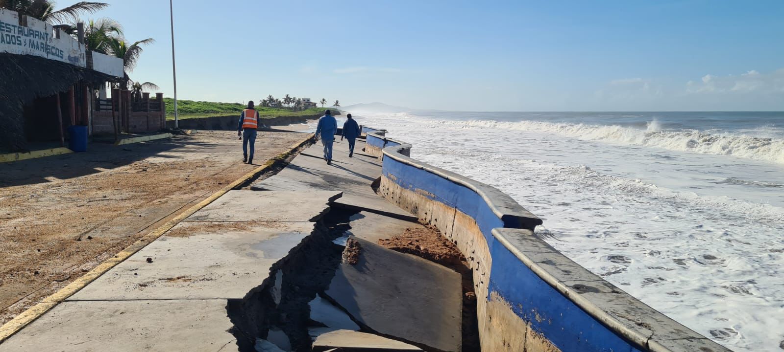 Oleaje ocasionado por Kay terminó de colapsar malecón de playa Ceuta