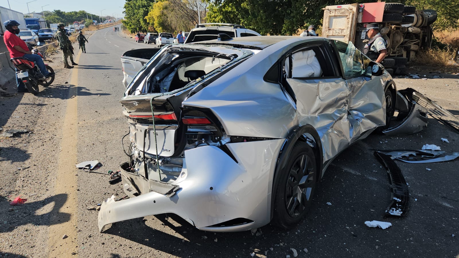 Choca gondolero a exceso de velocidad a 7 vehículos en Culiacán