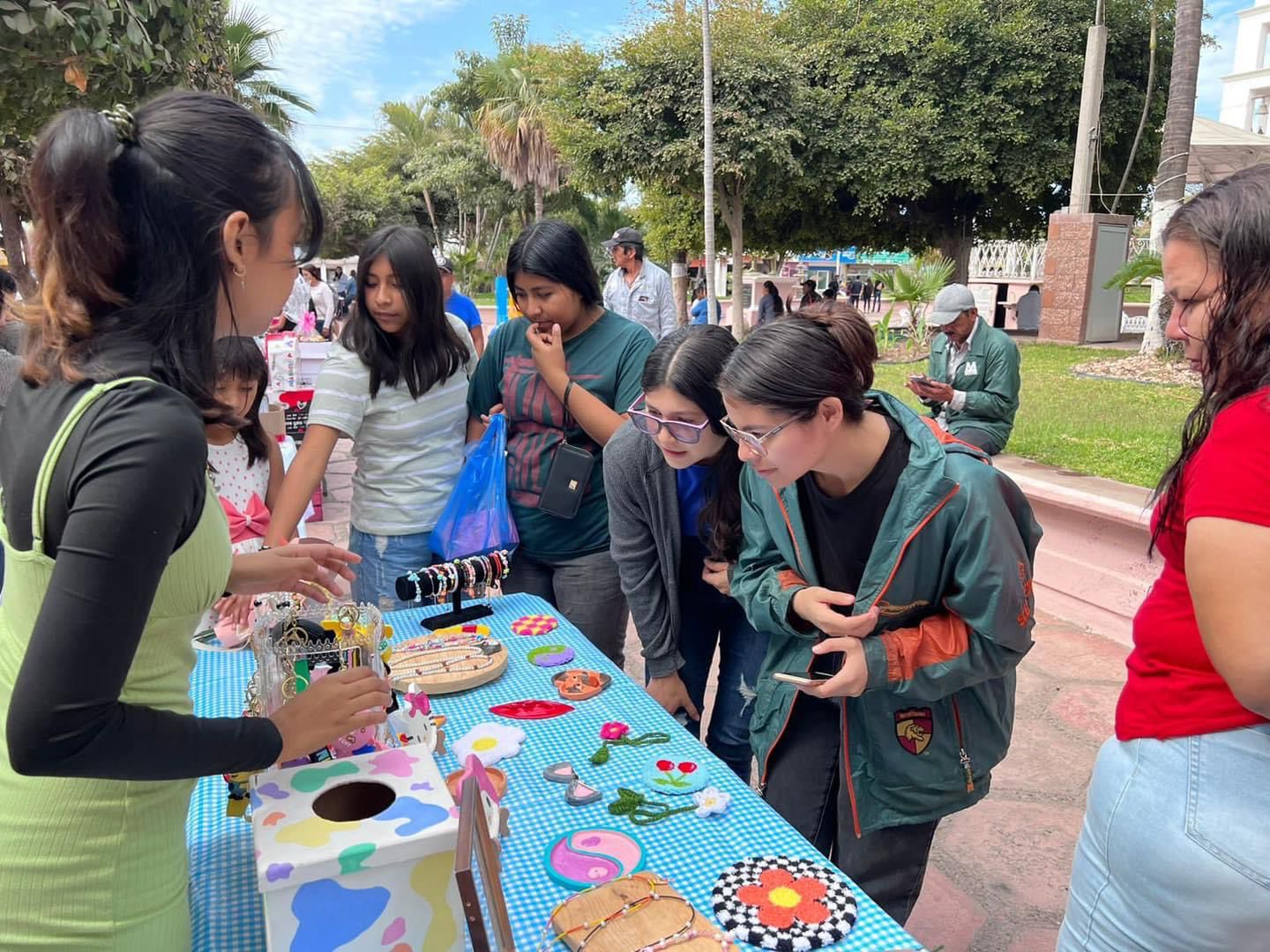 Exponen jóvenes emprendedores sus productos en Elota - Noticias de Sinaloa