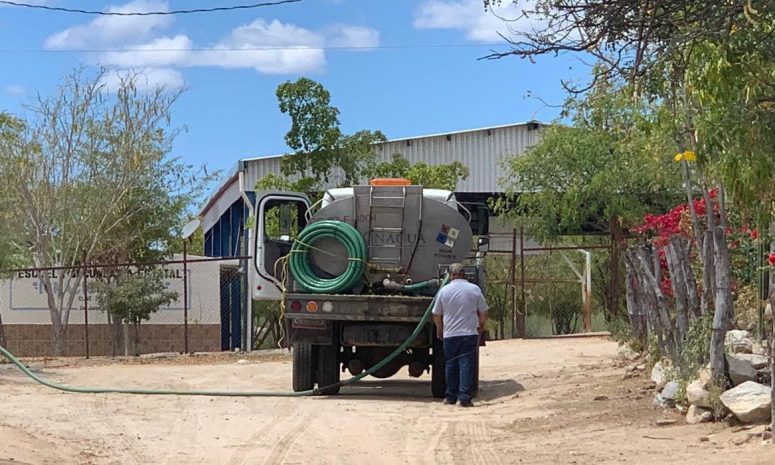 Inicia Sebides reparto de agua en pipas en 11 municipios de Sinaloa