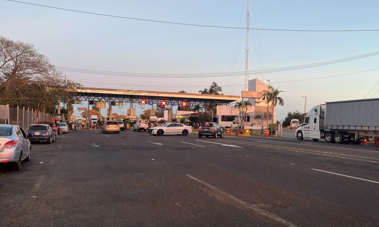 Mantienen cerradas casetas de cobro en Sinaloa