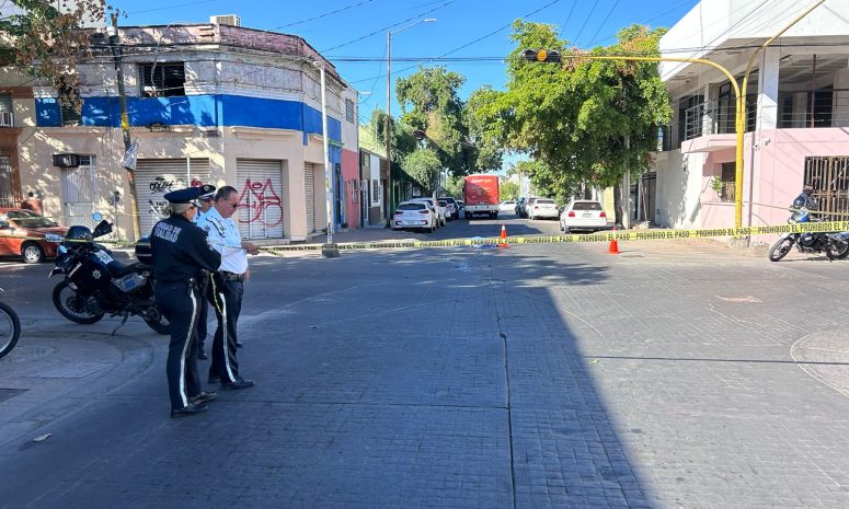 Mujer muere al ser atropellada por camión urbano en el centro de Culiacán