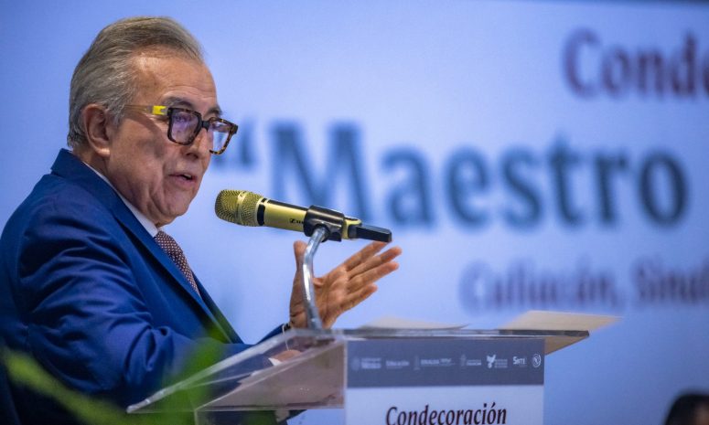 Mejora Gobierno de Sinaloa salarios y prestaciones a maestros