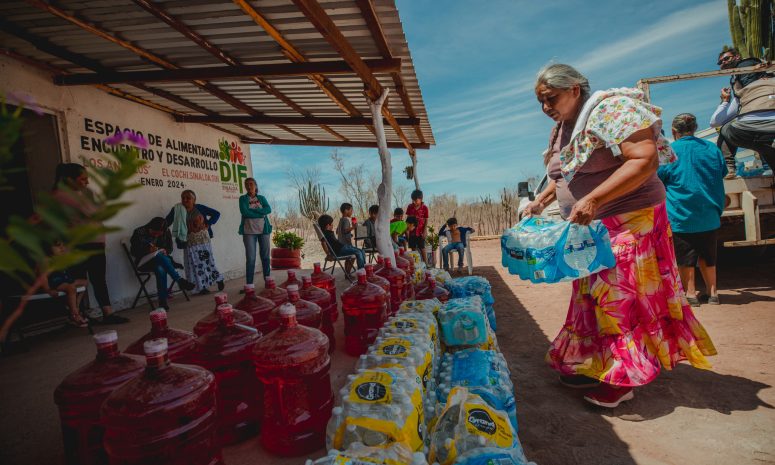 Lleva Aaquatón 63 mil litros de agua a familias de San Ignacio y Sinaloa