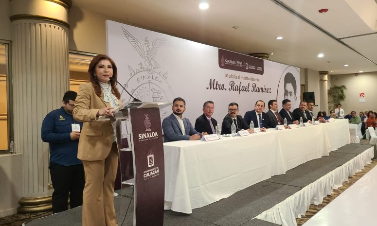 Reconocen en su día la labor de 259 maestros sinaloenses