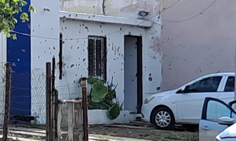Hiere bala perdida a una mujer en tiroteo a vivienda en Culiacán
