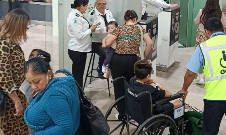 Trasladan a menor sinaloense a CDMX para recibir tratamiento especializado