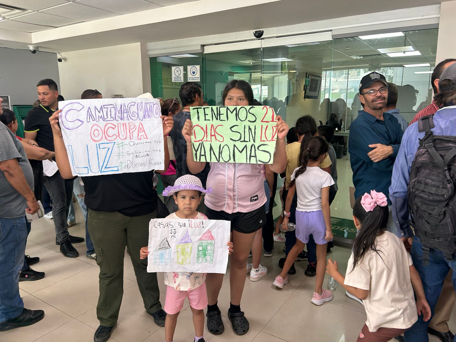 Pobladores de Tepuche se manifiestan en la CFE por falta de servicio ...