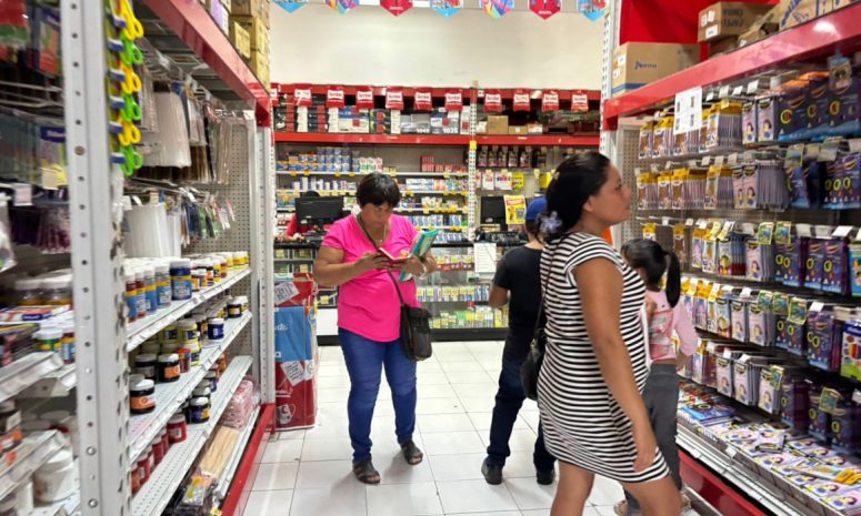 Realizan padres de familias compras de pánico