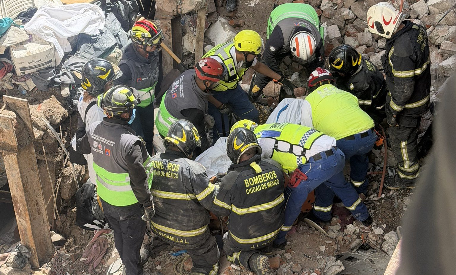 Localizan cuerpo tras derrumbe de casa en la CDMX - Noticias de Sinaloa
