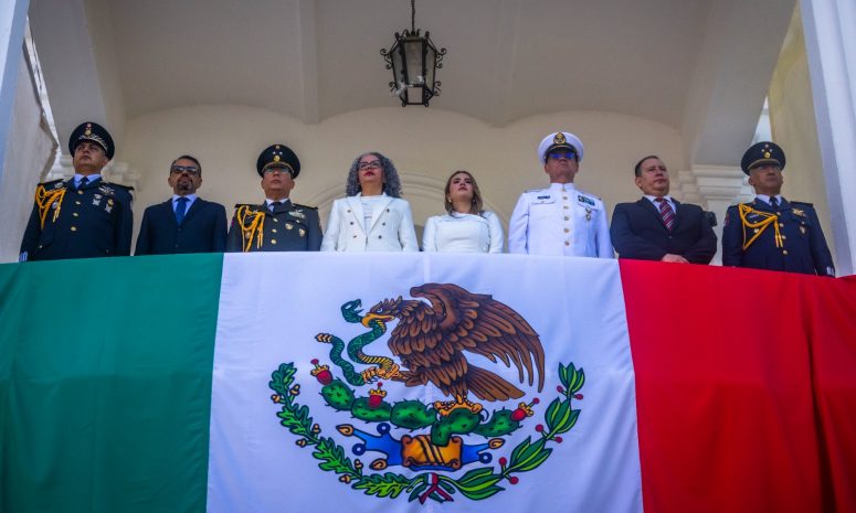 Presencia Graciela Domínguez desfile conmemorativo de inicio de Independencia