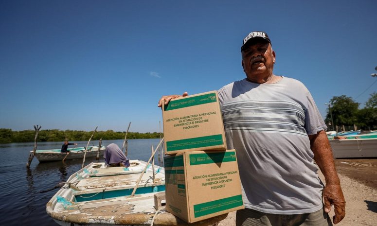 Brinda DIF Sinaloa apoyo alimentario a pescadores de El Castillo, Navolato