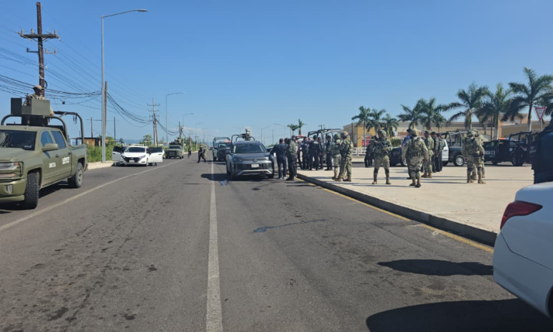Interceptan camioneta tras persecución en Culiacán