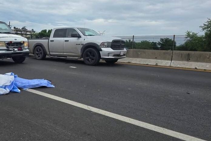 Muere mujer motociclista en accidente carretero en Mazatlán
