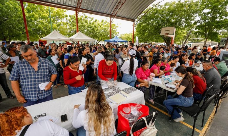 Entregan apoyos a 450 familias en el municipio de Rosario