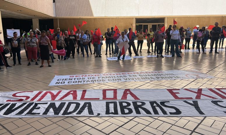 Marchan antorchistas en Culiacán para exigir cumplan con obras y apoyos