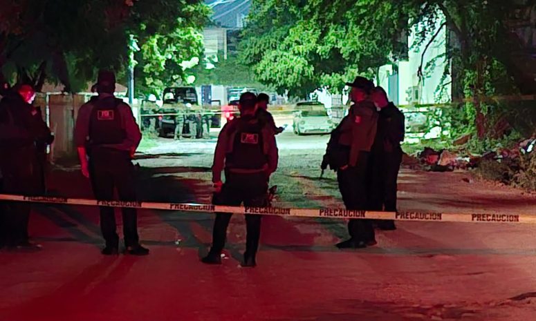 Hallan vecinos a joven asesinado entre basura en Mazatlán
